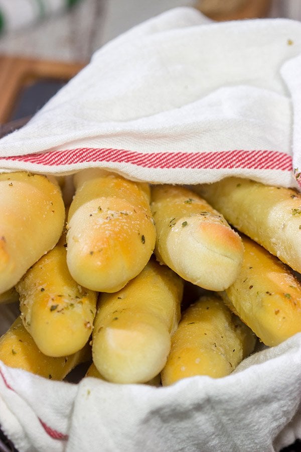 Do you love those endless breadsticks at Olive Garden?  Then make a batch of these Copycat Olive Garden Breadsticks at home!  (And good luck eating just one...)