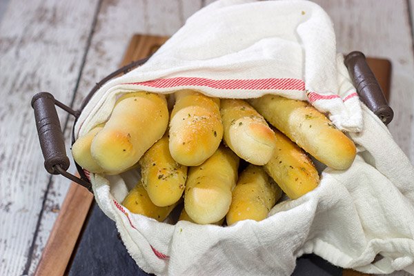 Do you love those endless breadsticks at Olive Garden? Then make a batch of these Copycat Olive Garden Breadsticks at home! (And good luck eating just one...)