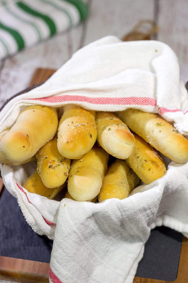 Do you love those endless breadsticks at Olive Garden? Then make a batch of these Copycat Olive Garden Breadsticks at home! (And good luck eating just one...)