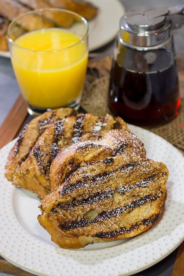 Fire up that grill and get your day off to a delicious start!  This Grilled French Toast is a fun (and tasty) way to enjoy breakfast on the grill.
