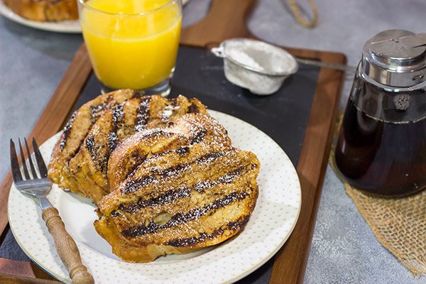 Fire up that grill and get your day off to a delicious start!  This Grilled French Toast is a fun (and tasty) way to enjoy breakfast on the grill.