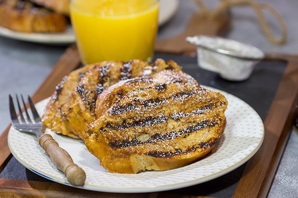 Fire up that grill and get your day off to a delicious start!  This Grilled French Toast is a fun (and tasty) way to enjoy breakfast on the grill.