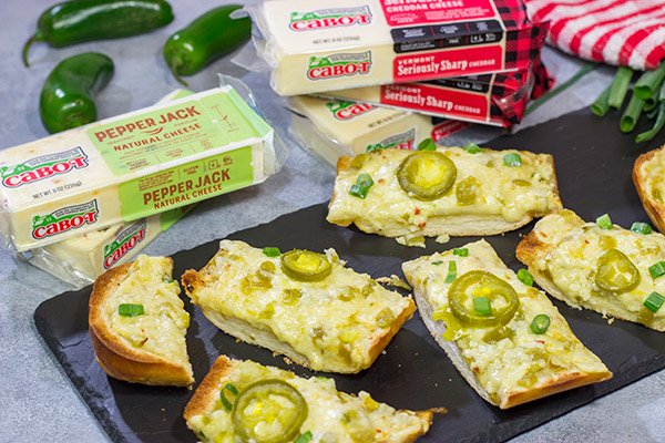 Topped with 2 types of cheese, this Cheesy Jalapeno Garlic Bread makes for a delicious addition to any meal!