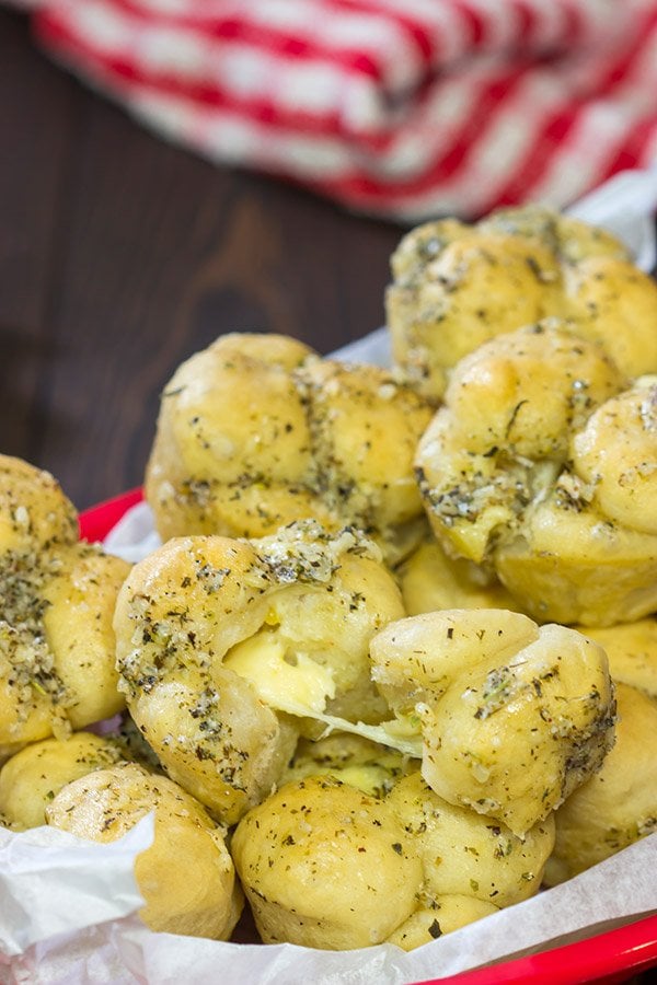 Take a good garlic knot and make it better...by adding cheese! These Cheesy Muffin Tin Garlic Knots are a fun and tasty snack. They're sure to become a family favorite!