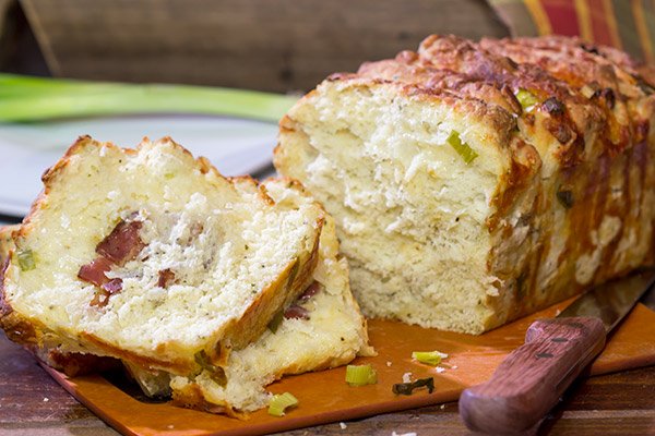 Looking for a fun homemade bread?  Try adding crispy bacon and melty cheese!  This Bacon Cheddar Pull Apart Bread not only smells great, but it tastes even better!