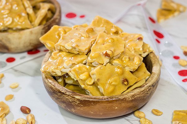 A little bit sweet, a little bit salty, this Old Fashioned Peanut Brittle is a delicious (and rather addicting) treat! It's also surprisingly easy to make!