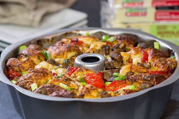 Packed with juicy steak, sauteed peppers + onions and two types of cheese, this Philly Cheesesteak Monkey Bread is one delicious way to mix up the routine!