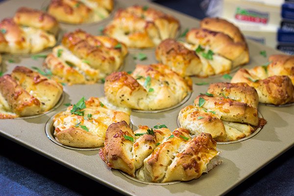 Half pull-apart roll, half garlic knot, these Cheesy Garlic Butterflake Rolls are a fun and delicious way to add flavor to the dinner table. Bake up a batch today!
