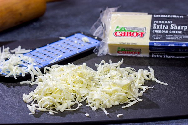 Half pull-apart roll, half garlic knot, these Cheesy Garlic Butterflake Rolls are a fun and delicious way to add flavor to the dinner table. Bake up a batch today!
