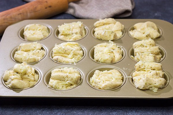 Half pull-apart roll, half garlic knot, these Cheesy Garlic Butterflake Rolls are a fun and delicious way to add flavor to the dinner table. Bake up a batch today!