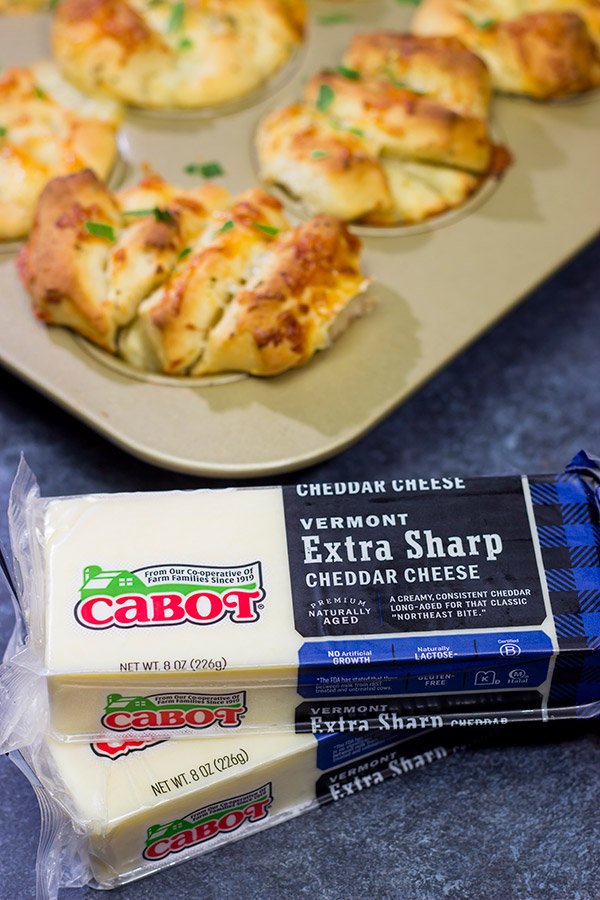 Half pull-apart roll, half garlic knot, these Cheesy Garlic Butterflake Rolls are a fun and delicious way to add flavor to the dinner table. Bake up a batch today!