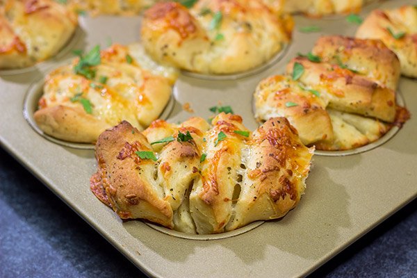 Half pull-apart roll, half garlic knot, these Cheesy Garlic Butterflake Rolls are a fun and delicious way to add flavor to the dinner table. Bake up a batch today!