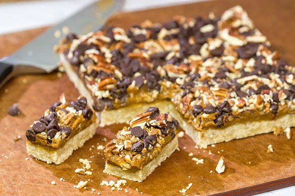 These Dulce de Leche Turtle Cookie Bars feature a shortbread cookie crust topped with dulce de leche, pecans and chocolate chips.  Yum!