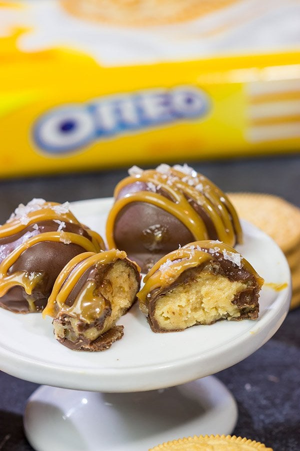 Looking for a fun spin on a classic snack?  Whip up a batch of these Salted Caramel OREO Cookie Balls!  