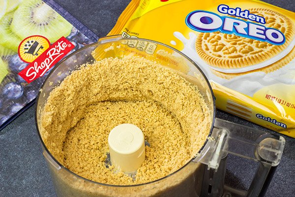 Looking for a fun spin on a classic snack?  Whip up a batch of these Salted Caramel OREO Cookie Balls!  