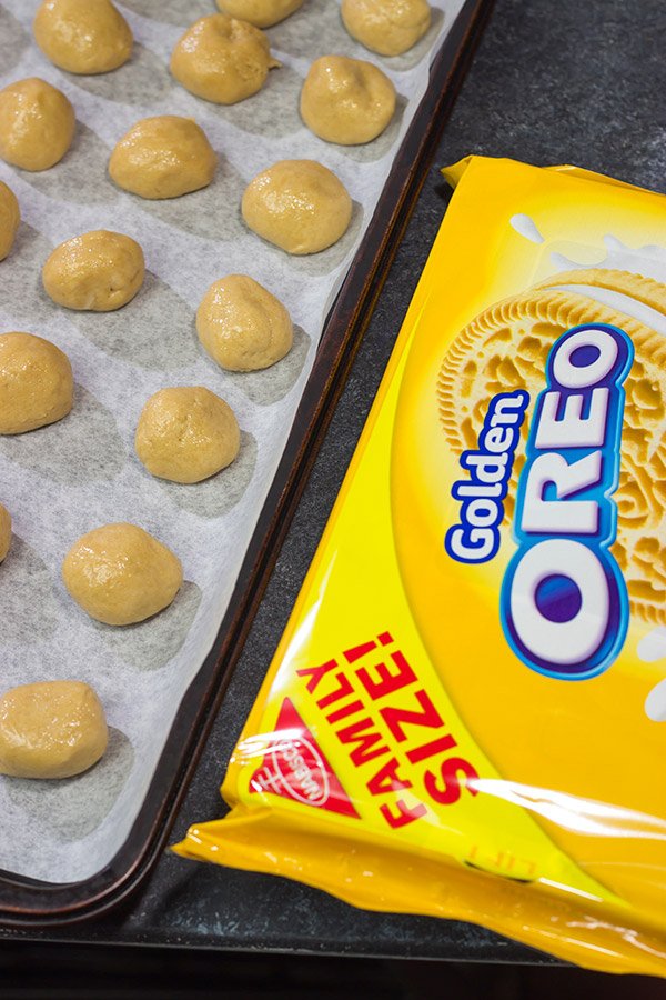 Looking for a fun spin on a classic snack?  Whip up a batch of these Salted Caramel OREO Cookie Balls!  