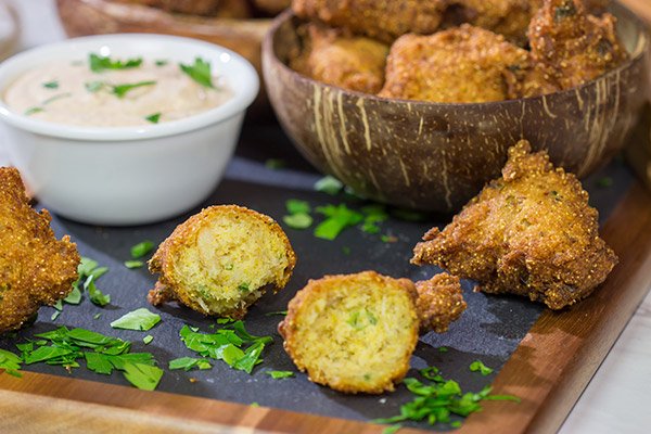 Take your fried food game to a whole new level!  These Crab Cake Hushpuppies combine two favorites into one.