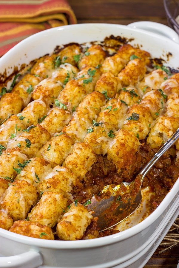 Looking for the ultimate winter comfort food meal?  This Crispy Tot Chili Casserole starts with a classic ground beef chili...and then gets topped with crispy tots!