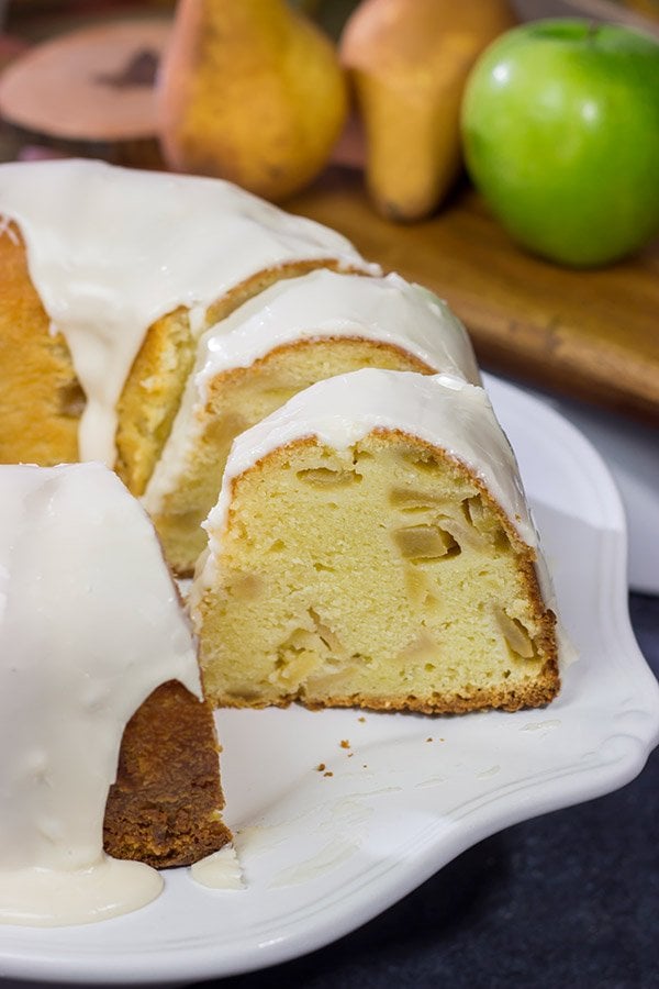 Looking for a fun Autumn dessert? This Apple Pear Pound Cake features apples and pears with a bit of maple syrup - it's a tasty way to welcome in the season!