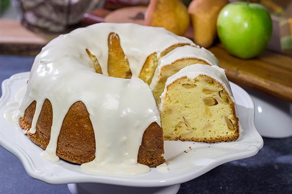 Looking for a fun Autumn dessert? This Apple Pear Pound Cake features apples and pears with a bit of maple syrup - it's a tasty way to welcome in the season!