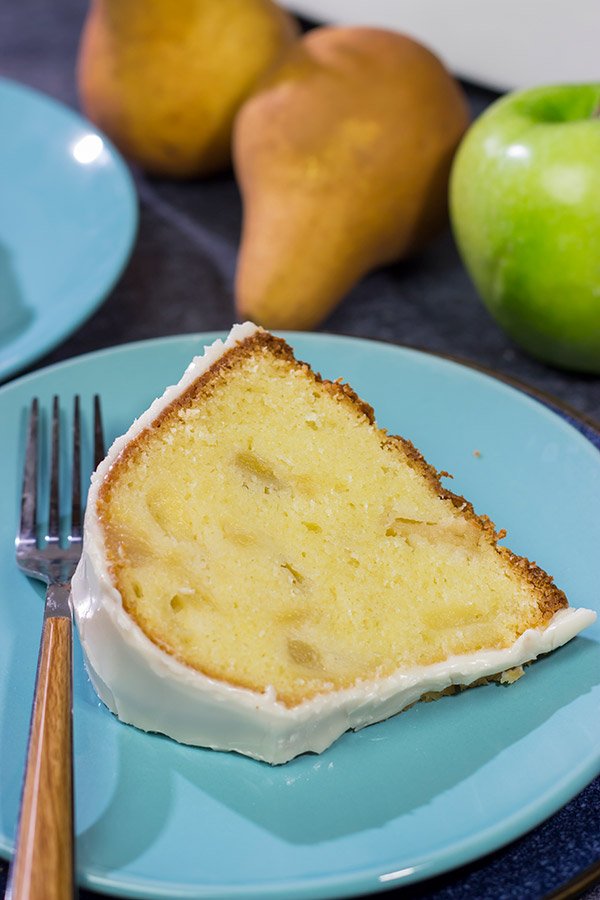 Looking for a fun Autumn dessert? This Apple Pear Pound Cake features apples and pears with a bit of maple syrup - it's a tasty way to welcome in the season!