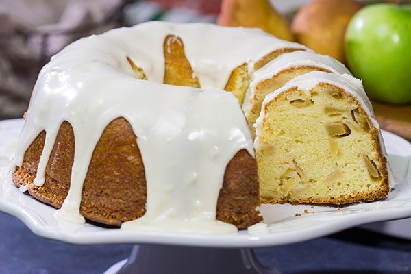 Looking for a fun Autumn dessert? This Apple Pear Pound Cake features apples and pears with a bit of maple syrup - it's a tasty way to welcome in the season!