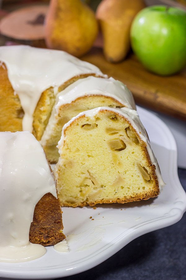 Looking for a fun Autumn dessert? This Apple Pear Pound Cake features apples and pears with a bit of maple syrup - it's a tasty way to welcome in the season!