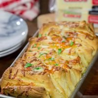 Looking for a fun (and tasty!) bread recipe? Bake up a loaf of this Cheesy Garlic Pull Apart Bread...and then have fun peeling off layer after layer of cheesy bread!