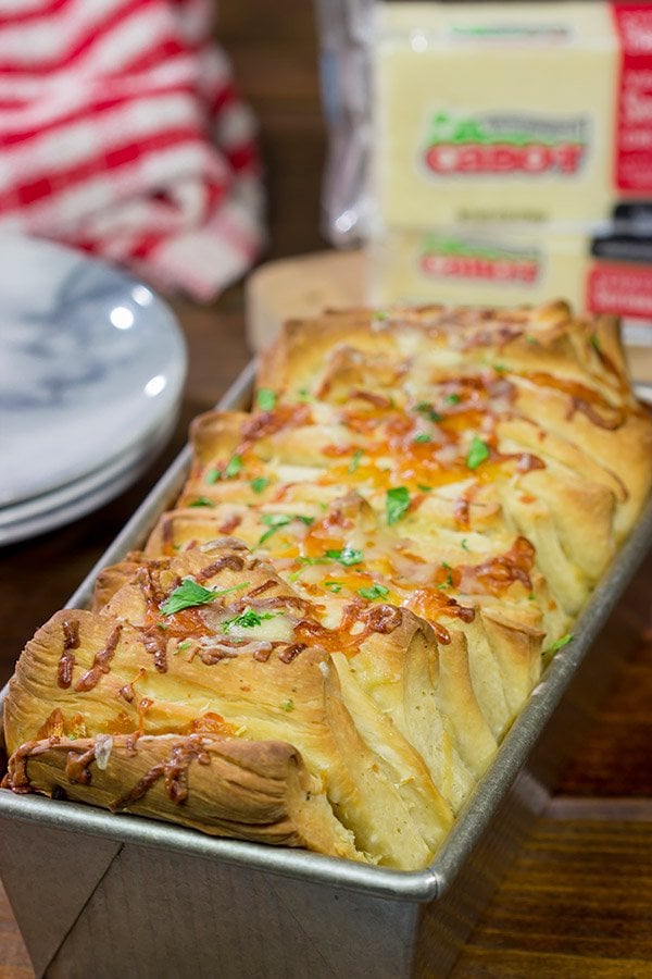 Looking for a fun (and tasty!) bread recipe? Bake up a loaf of this Cheesy Garlic Pull Apart Bread...and then have fun peeling off layer after layer of cheesy bread!