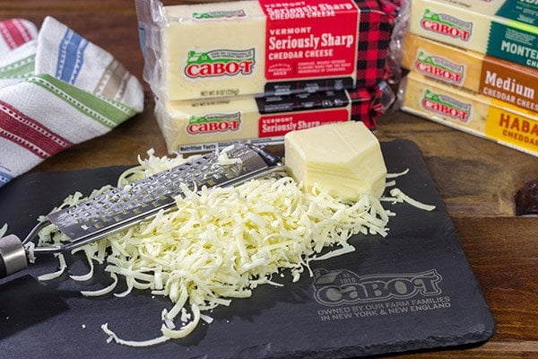 Looking for a fun (and tasty!) bread recipe? Bake up a loaf of this Cheesy Garlic Pull Apart Bread...and then have fun peeling off layer after layer of cheesy bread!