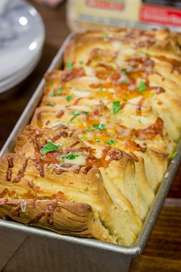 Looking for a fun (and tasty!) bread recipe? Bake up a loaf of this Cheesy Garlic Pull Apart Bread...and then have fun peeling off layer after layer of cheesy bread!