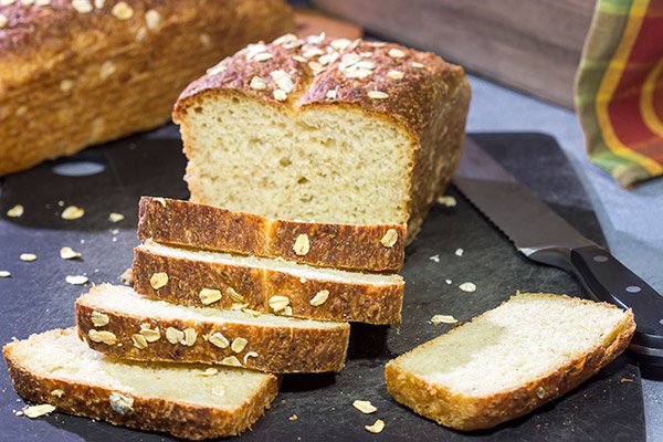 Think baking homemade bread is too hard?  Think again!  This No Knead Honey Oat Bread is easy to make...oh, and it tastes amazing, too!