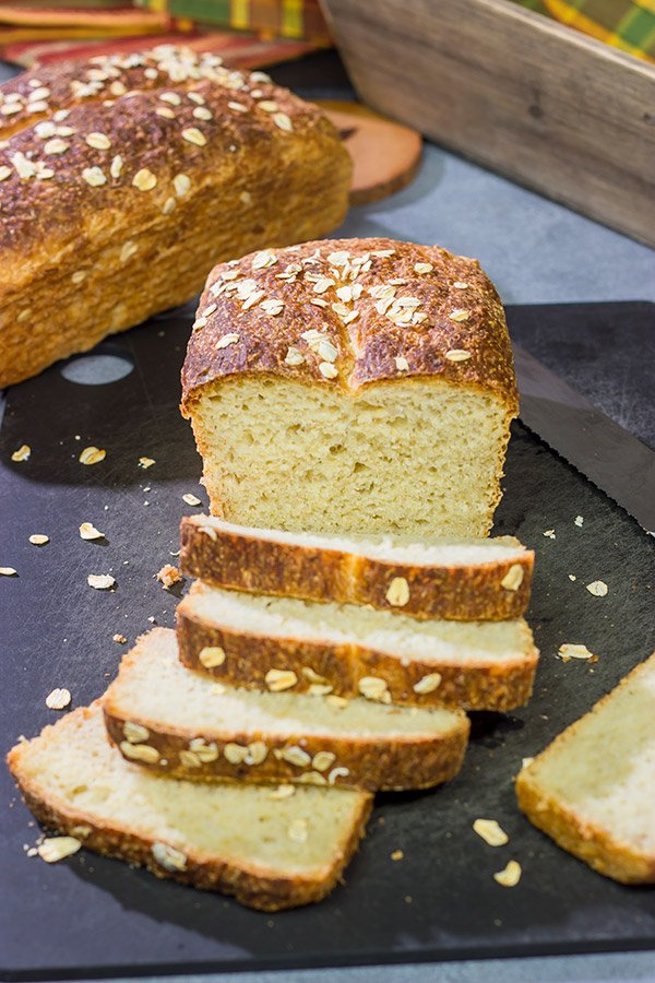 Think baking homemade bread is too hard?  Think again!  This No Knead Honey Oat Bread is easy to make...oh, and it tastes amazing, too!