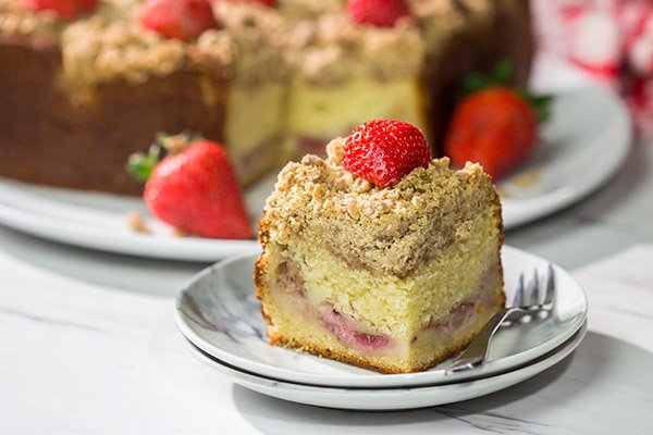 Embrace summer berry season with this Fresh Strawberry Coffee Cake! This cake is packed with juicy strawberries and topped with a cinnamon-brown sugar crumble. Happy baking!