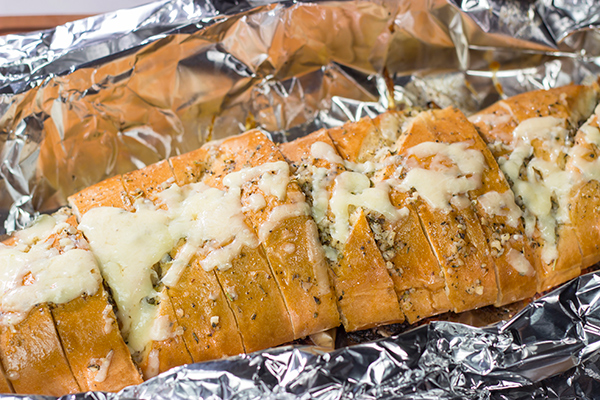 Looking for a fun summer grilling idea?  Fire up the grill and put this Cheesy BBQ Steak Stuffed French Bread on the menu!
