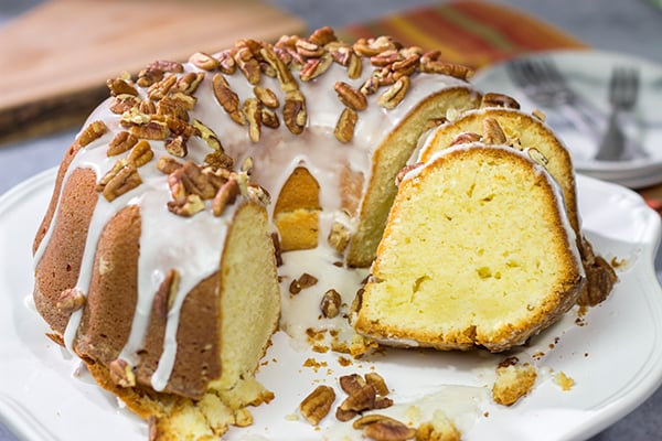 This Maple Pecan Pound Cake features a maple-flavored cake topped with lightly toasted pecans.  A slice of this cake is perfect for a chilly Autumn evening!