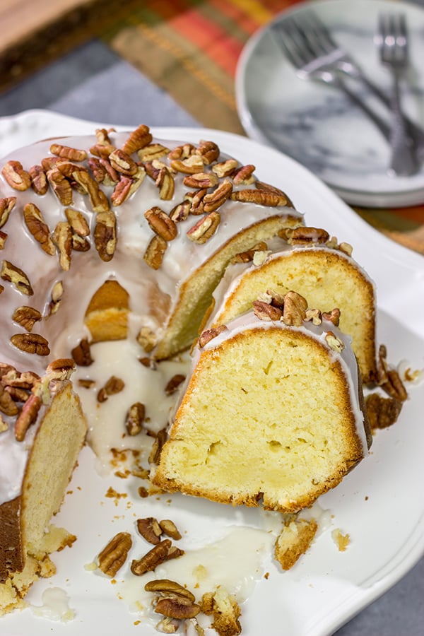 This Maple Pecan Pound Cake features a maple-flavored cake topped with lightly toasted pecans.  A slice of this cake is perfect for a chilly Autumn evening!