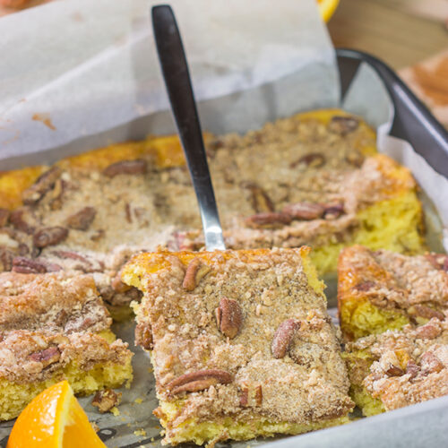 Need an easy, but tasty dessert recipe? Put this {Orange Crumb Cake} on the list! This cake would be great for dessert or a weekend brunch.