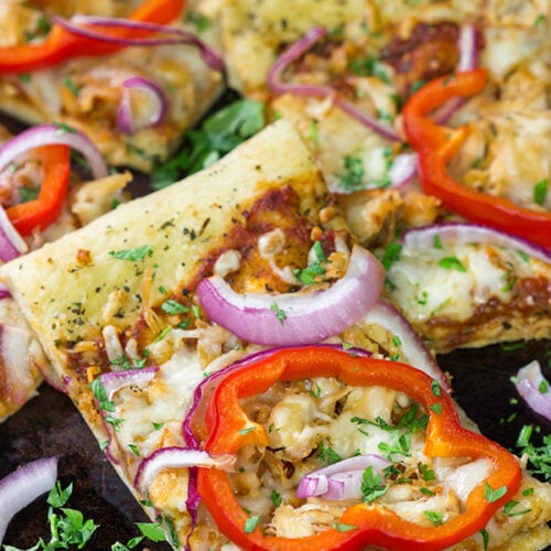 Mix up pizza night with this Tuscan Chicken Pizza! Topped with chicken, red bell peppers and a generous amount of Italian herbs, this pizza makes for a tasty (and easy) meal!