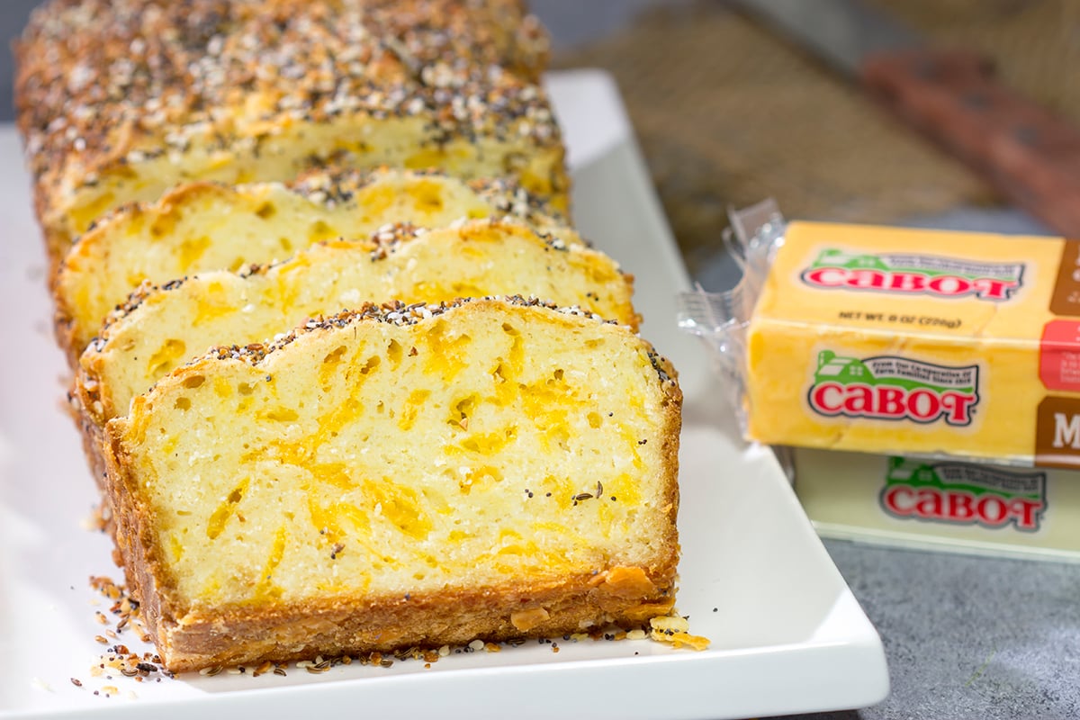 Filled with melted cheese and topped with everything bagel seasoning, this Cheesy Everything Bread is a great way to celebrate the return of baking season!
