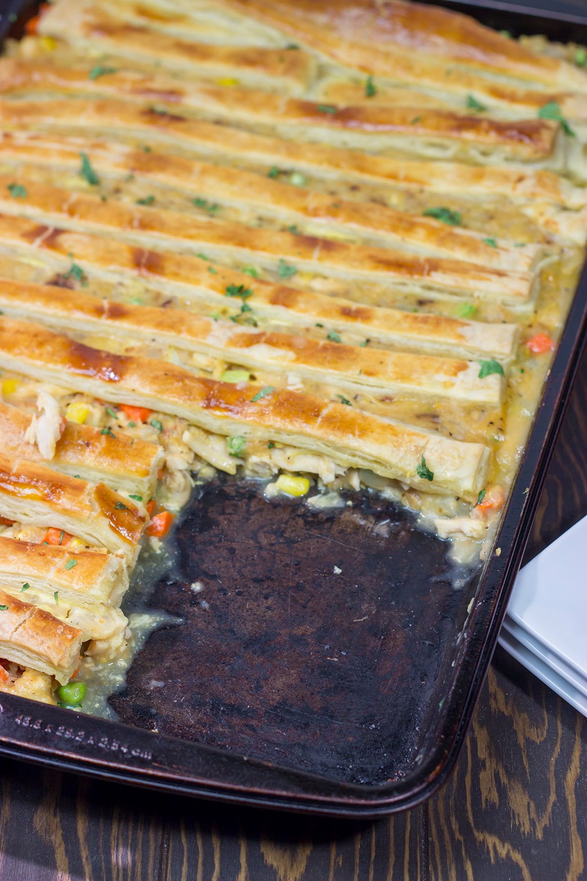 ooking for the ultimate winter comfort food? Grab a sheet pan and make this Sheet Pan Chicken Pot Pie for dinner tonight!
