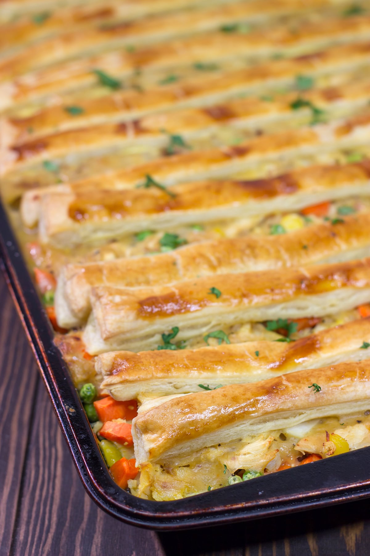 ooking for the ultimate winter comfort food? Grab a sheet pan and make this Sheet Pan Chicken Pot Pie for dinner tonight!