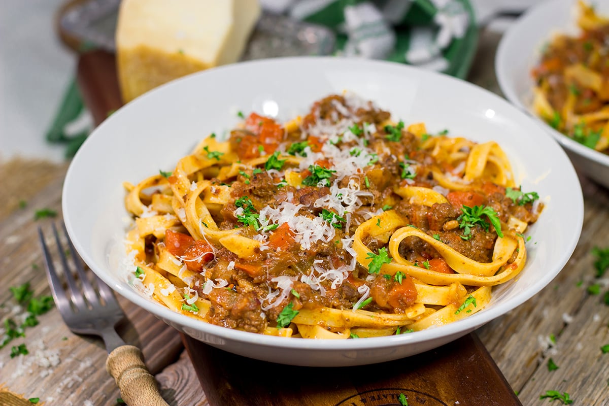 agliatelle Bolognese features a slow-cooked meat sauce served over ribbons of pasta. This recipe is classic Italian comfort food at its best!