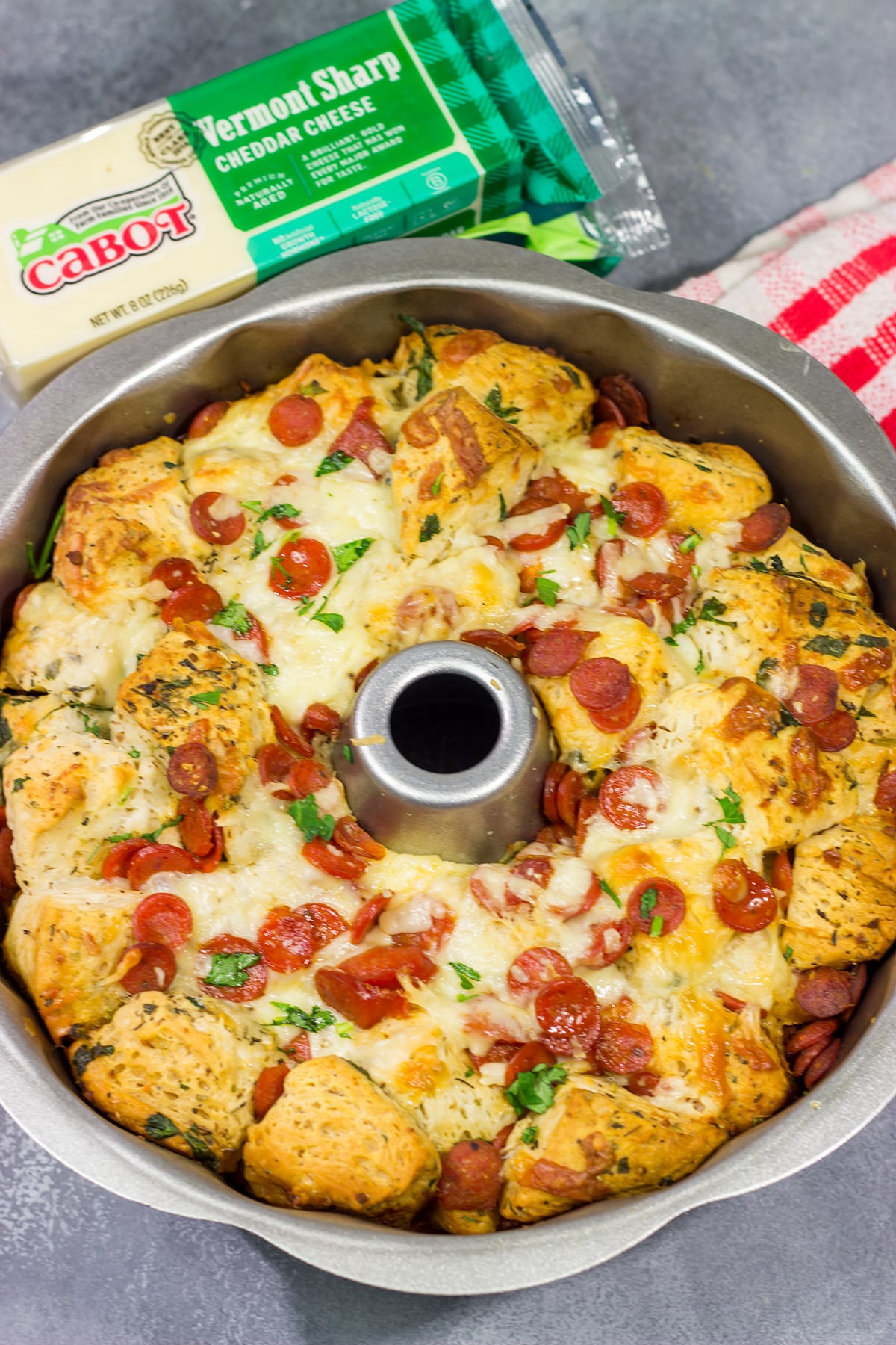 This Pepperoni Pizza Monkey Bread is packed with bread, herbs, pepperoni and 2 types of cheese - it makes for a great gameday appetizer!