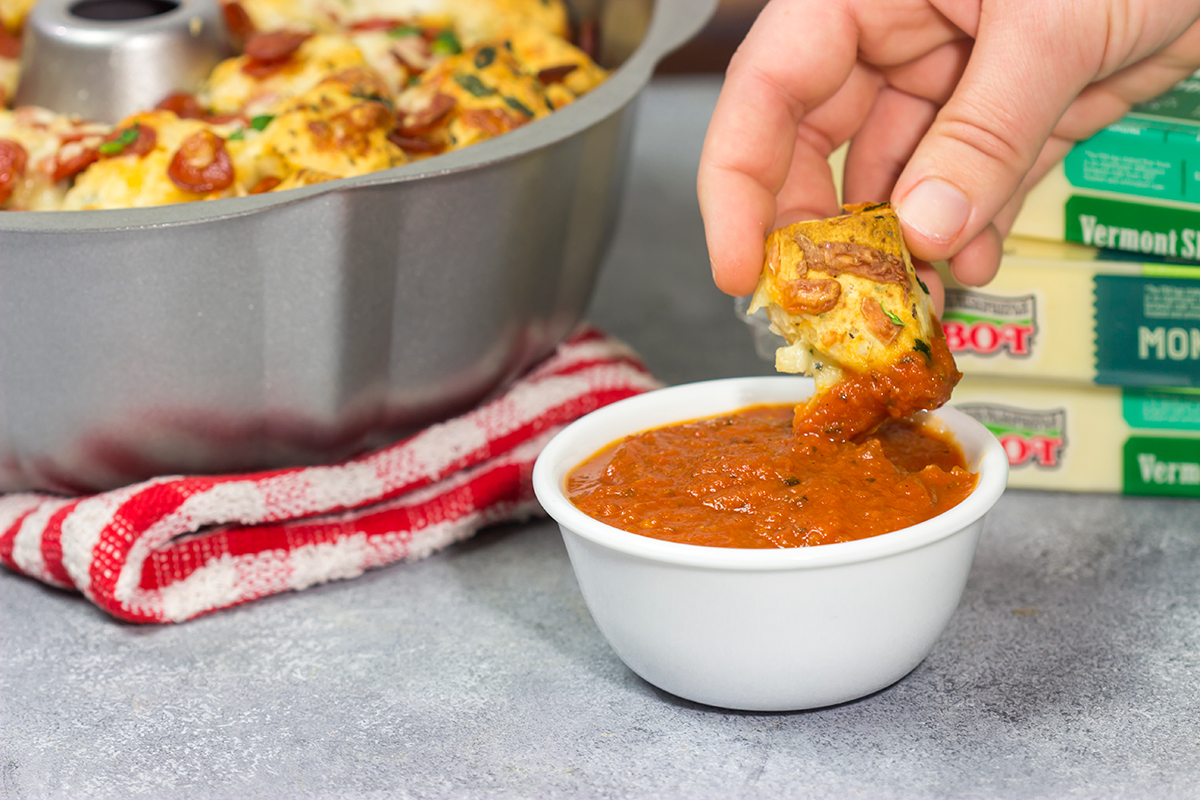 his Pepperoni Pizza Monkey Bread is packed with bread, herbs, pepperoni and 2 types of cheese - it makes for a great gameday appetizer!