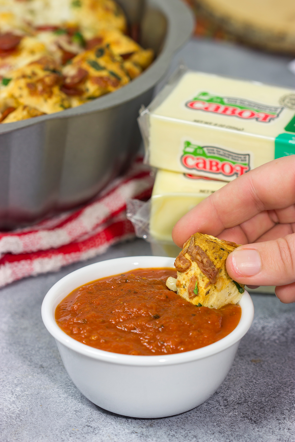 his Pepperoni Pizza Monkey Bread is packed with bread, herbs, pepperoni and 2 types of cheese - it makes for a great gameday appetizer!