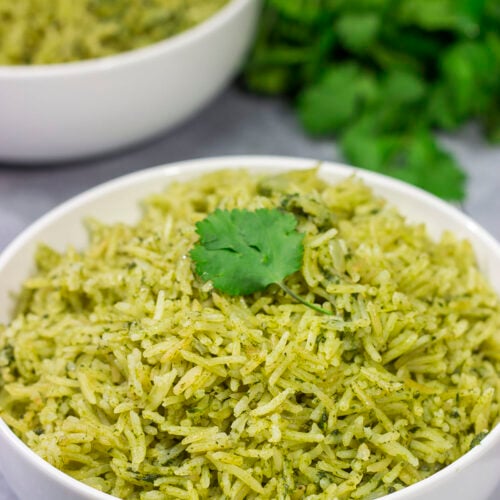 Packed with fresh spinach and cilantro, Arroz Verde (or Green Rice) makes for an easy and tasty side dish! Plus, it just looks cool!