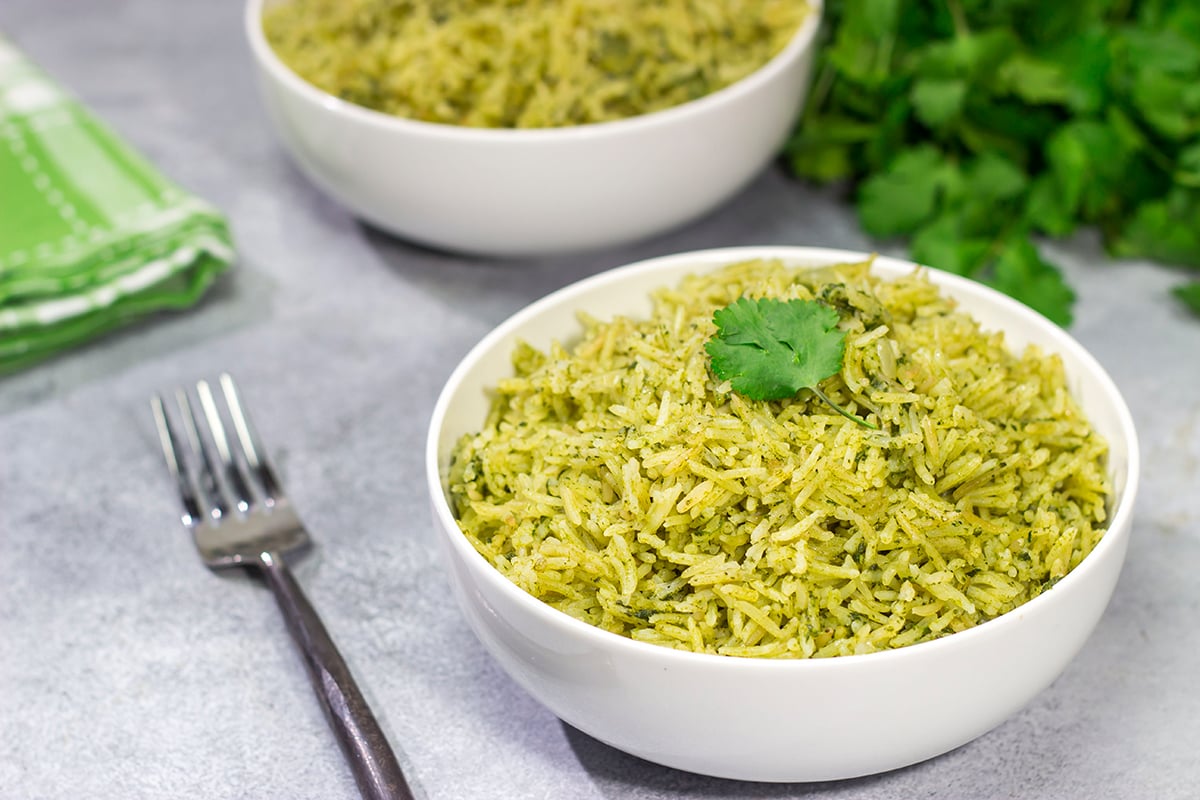 Packed with fresh spinach and cilantro, Arroz Verde (or Green Rice) makes for an easy and tasty side dish! Plus, it just looks cool!
