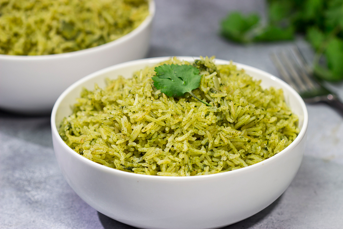 Packed with fresh spinach and cilantro, Arroz Verde (or Green Rice) makes for an easy and tasty side dish! Plus, it just looks cool!