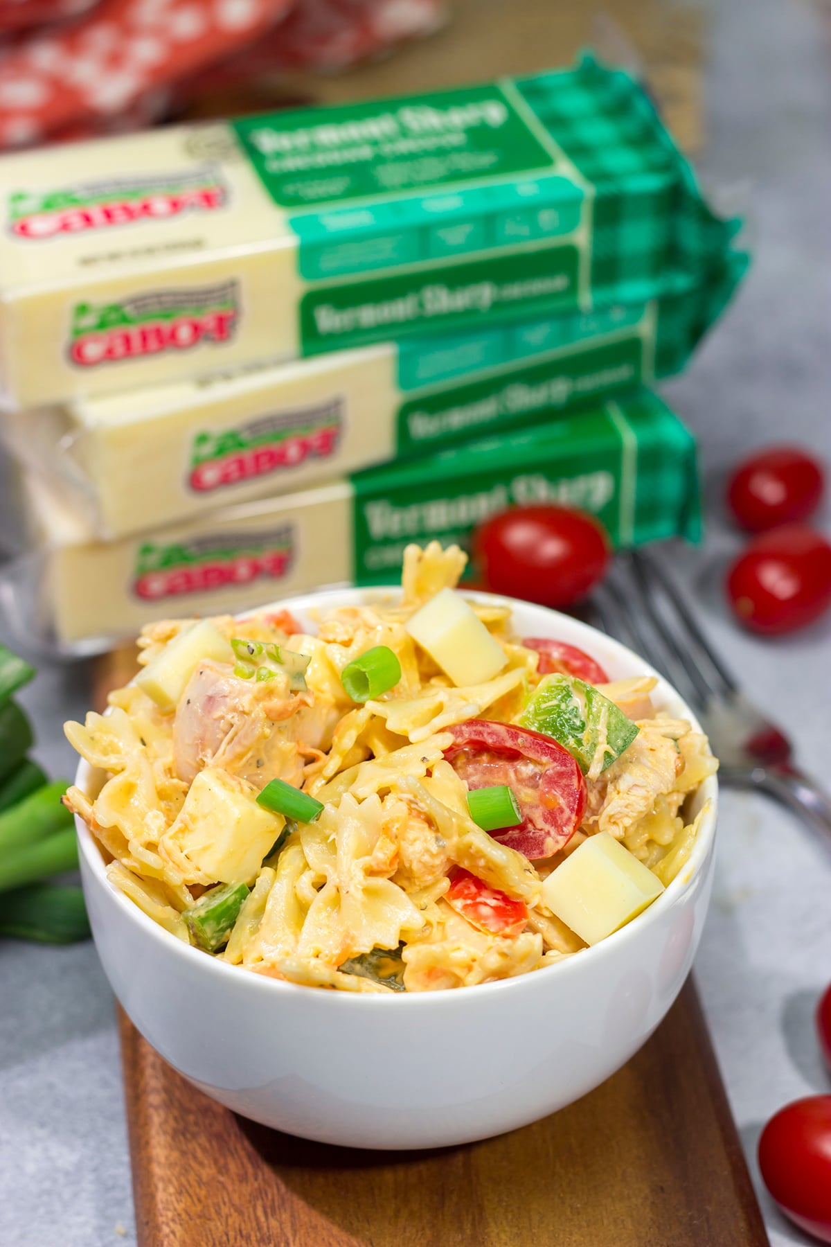 Featuring the best flavors of buffalo chicken wings combined with a classic pasta salad, this Buffalo Chicken Pasta Salad makes for a fantastic summer recipe!